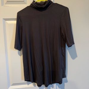 Karen Kane turtleneck short-sleeve tee in small